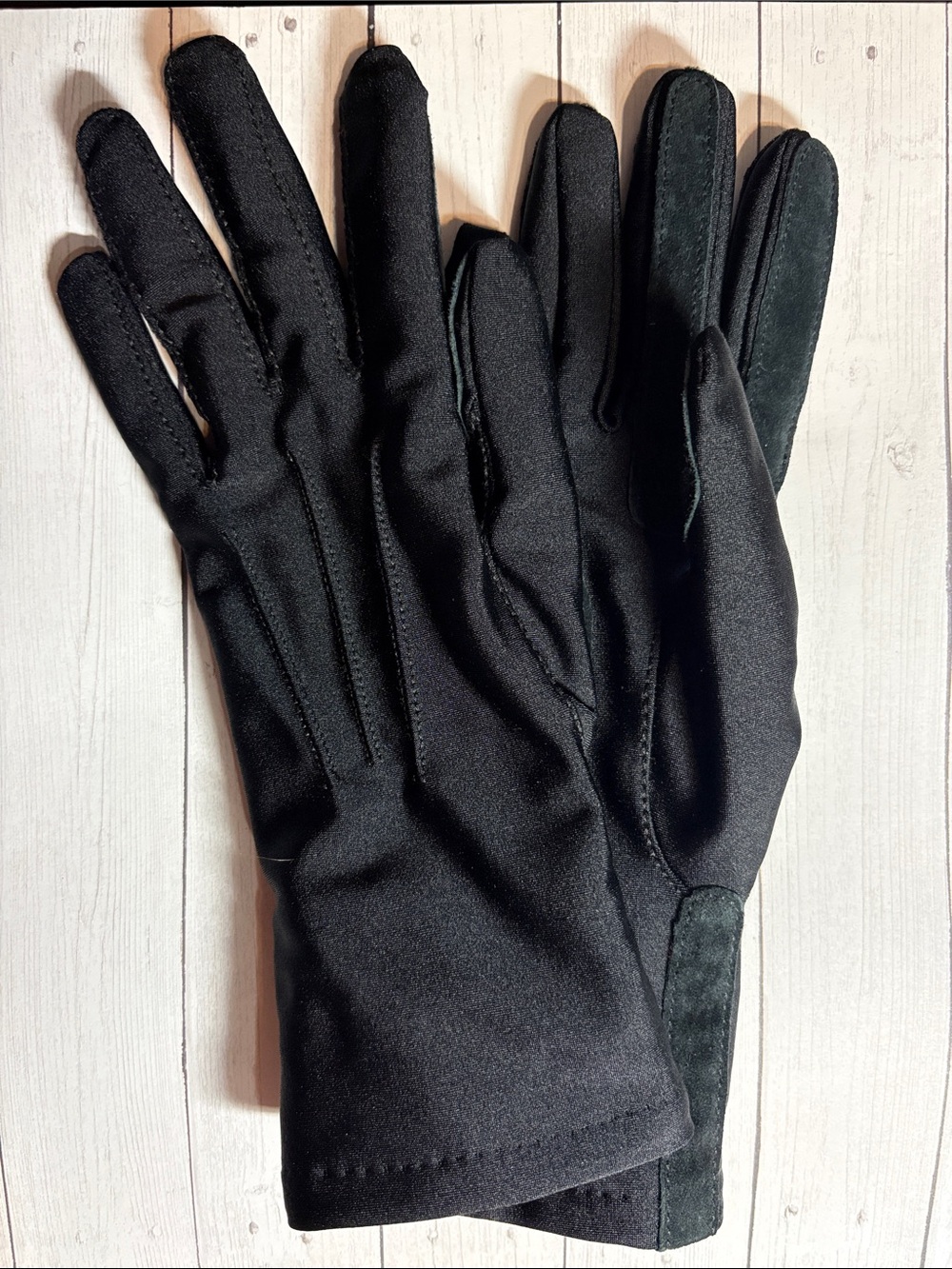 M/L Women’s Black Dress Gloves - 86% Nylon & 14% Spandex. Classic Winter Glove.